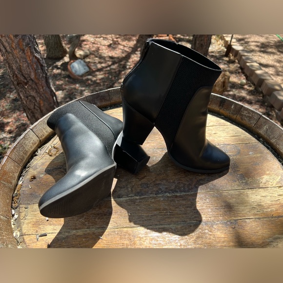 APT 9 Apal Marine Black Ankle Boots Size 10 M - Picture 5 of 9